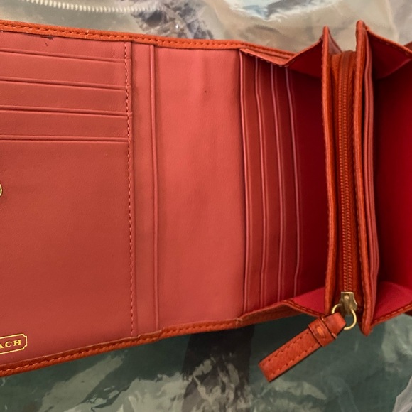 Vintage Coach loaded bi-fold wallet. 10 cc slots + zip pocket +7 slip pockets - Picture 2 of 6